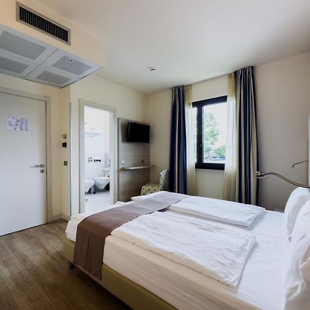 Hotel Arena Сирмионе Экстерьер фото