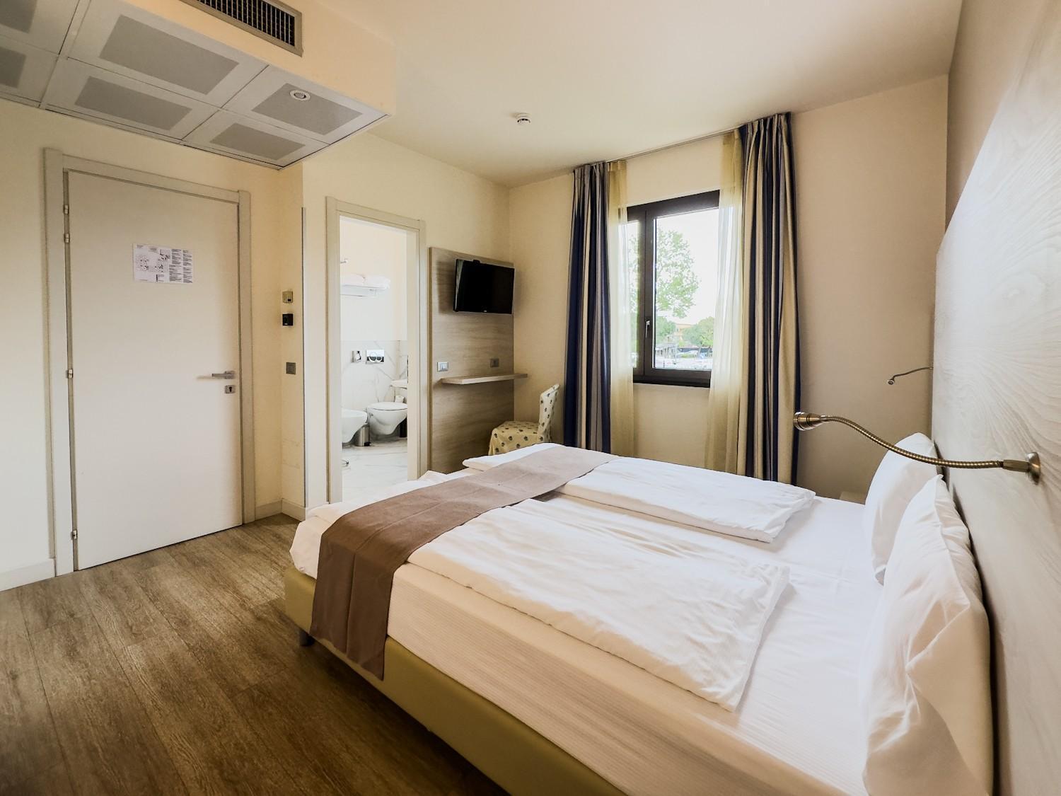 Hotel Arena Сирмионе Экстерьер фото