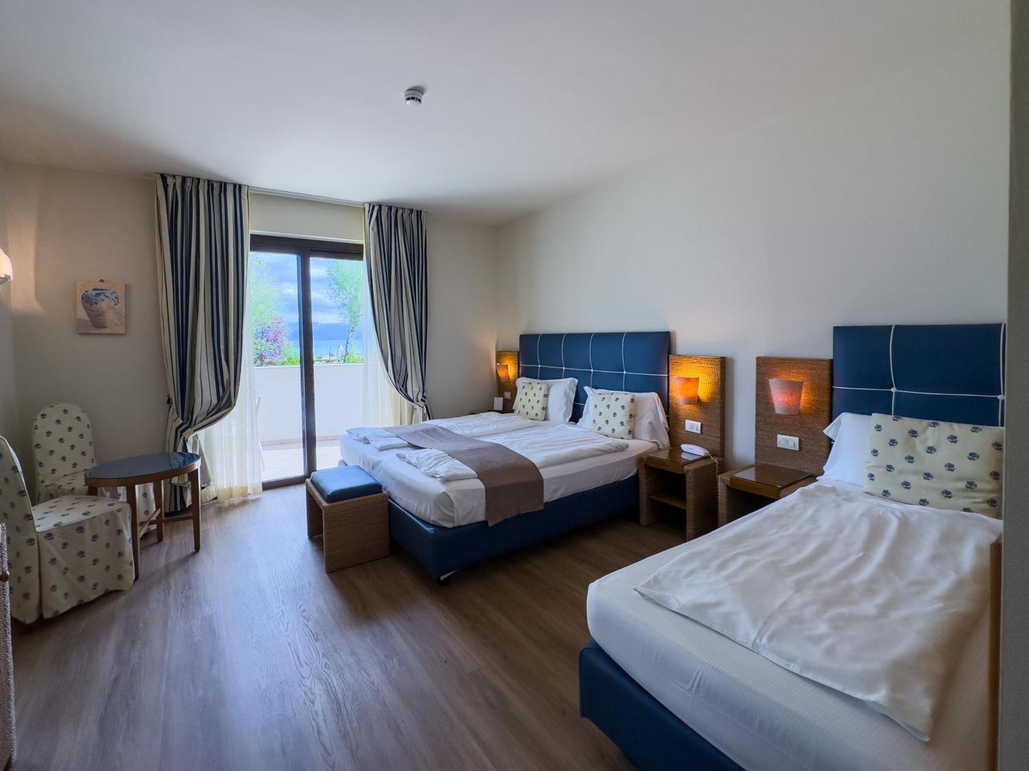 Hotel Arena Сирмионе Экстерьер фото