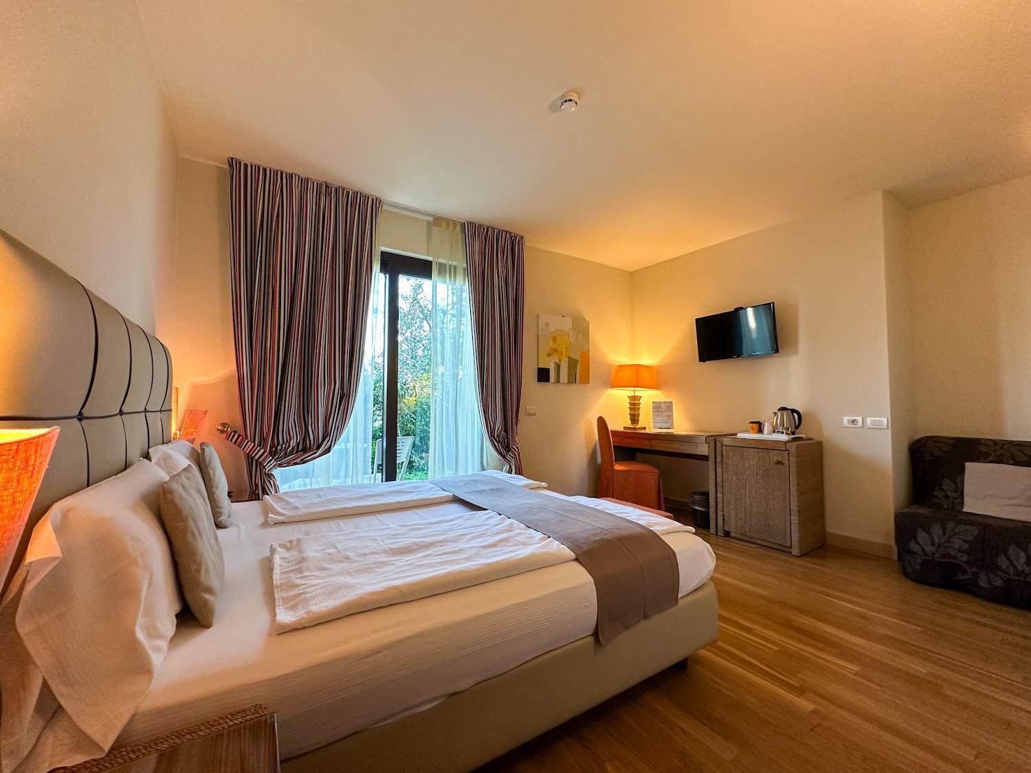 Hotel Arena Сирмионе Экстерьер фото